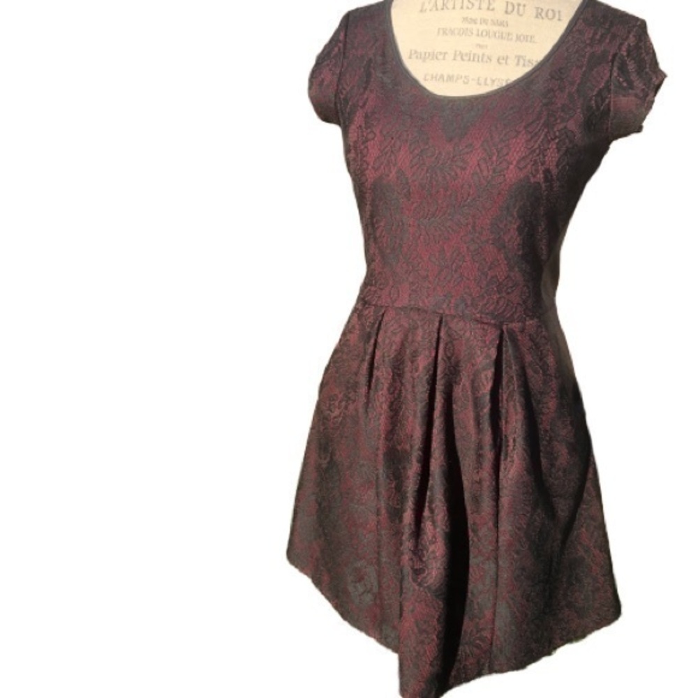 Lace Design Dress & Keyhole Back  PM4